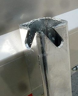 Eingelaserte Rungen zum Einhängen der Aufsätze